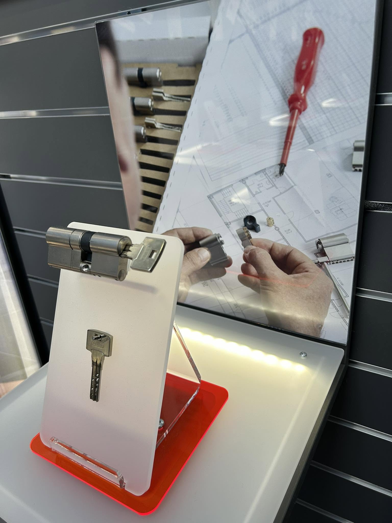 Espositore con cilindro di sicurezza ABUS
